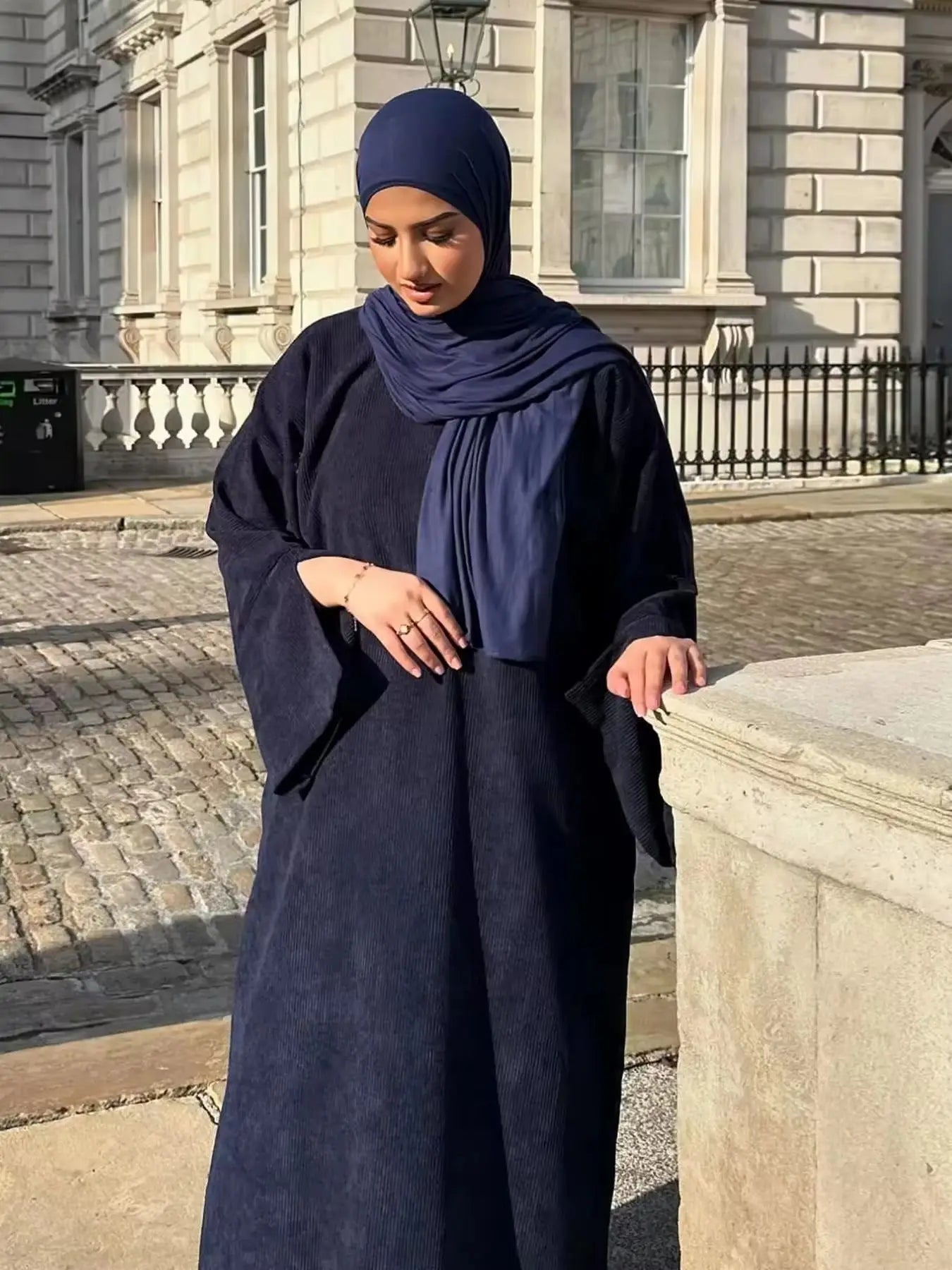 2025 Hot Sells Muslim Winter Abaya with Cuff Slits Middle East Style for Saudi Qatar Ramadan Celebrations and Chilly Season Wear