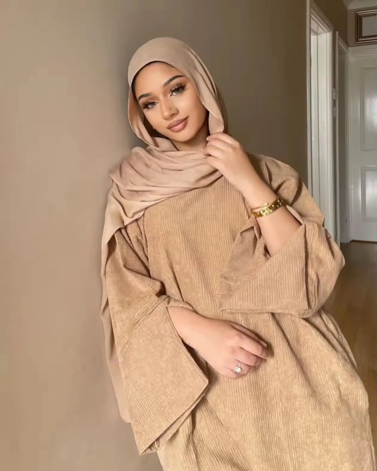 2025 Hot Sells Muslim Winter Abaya with Cuff Slits Middle East Style for Saudi Qatar Ramadan Celebrations and Chilly Season Wear