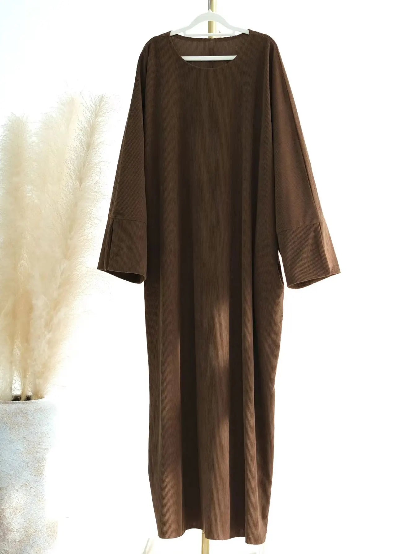 2025 Hot Sells Muslim Winter Abaya with Cuff Slits Middle East Style for Saudi Qatar Ramadan Celebrations and Chilly Season Wear