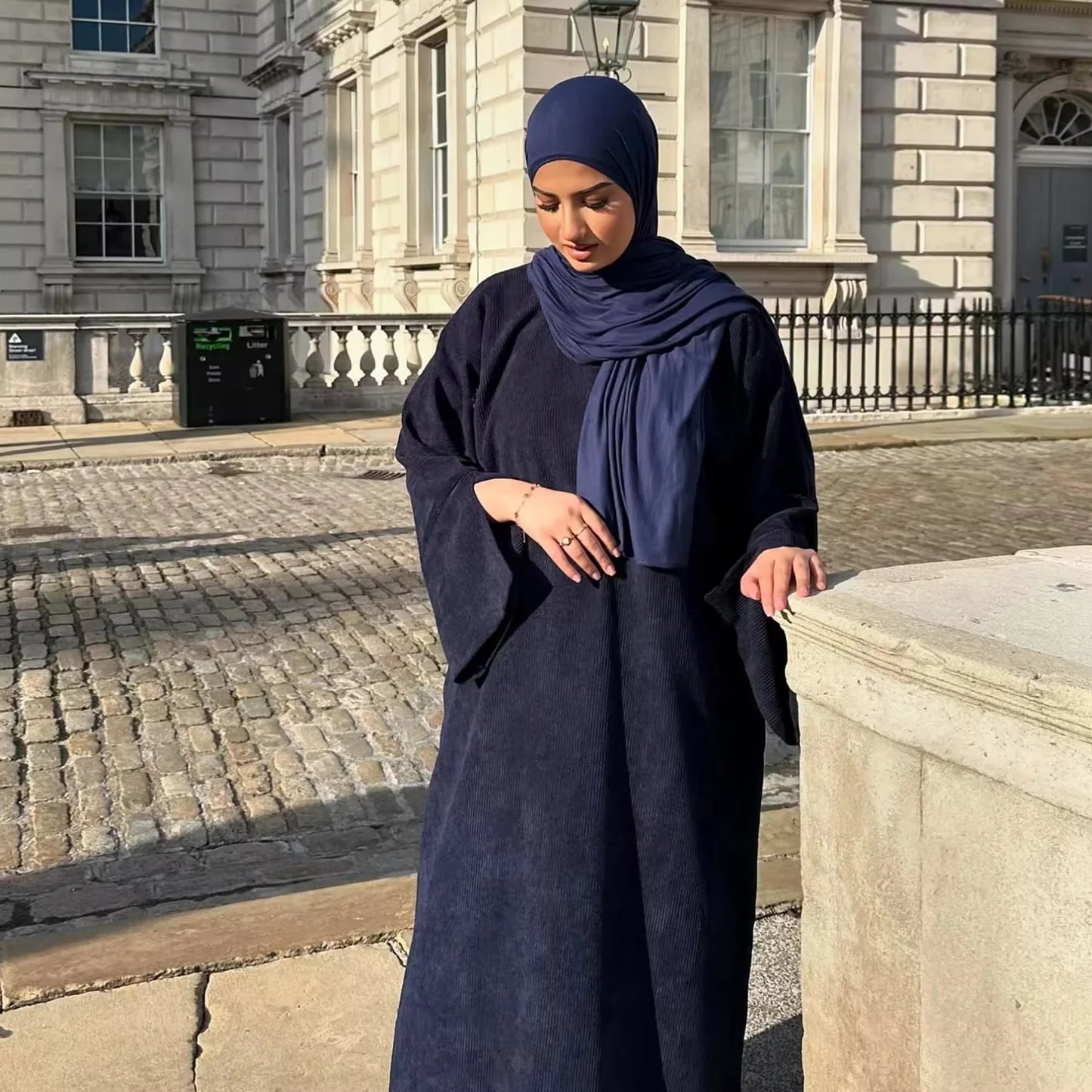 2025 Hot Sells Muslim Winter Abaya with Cuff Slits Middle East Style for Saudi Qatar Ramadan Celebrations and Chilly Season Wear