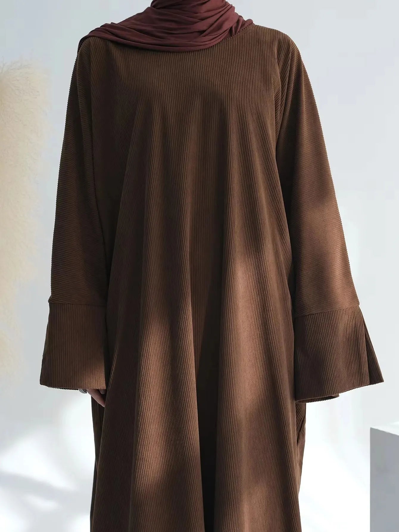 2025 Hot Sells Muslim Winter Abaya with Cuff Slits Middle East Style for Saudi Qatar Ramadan Celebrations and Chilly Season Wear